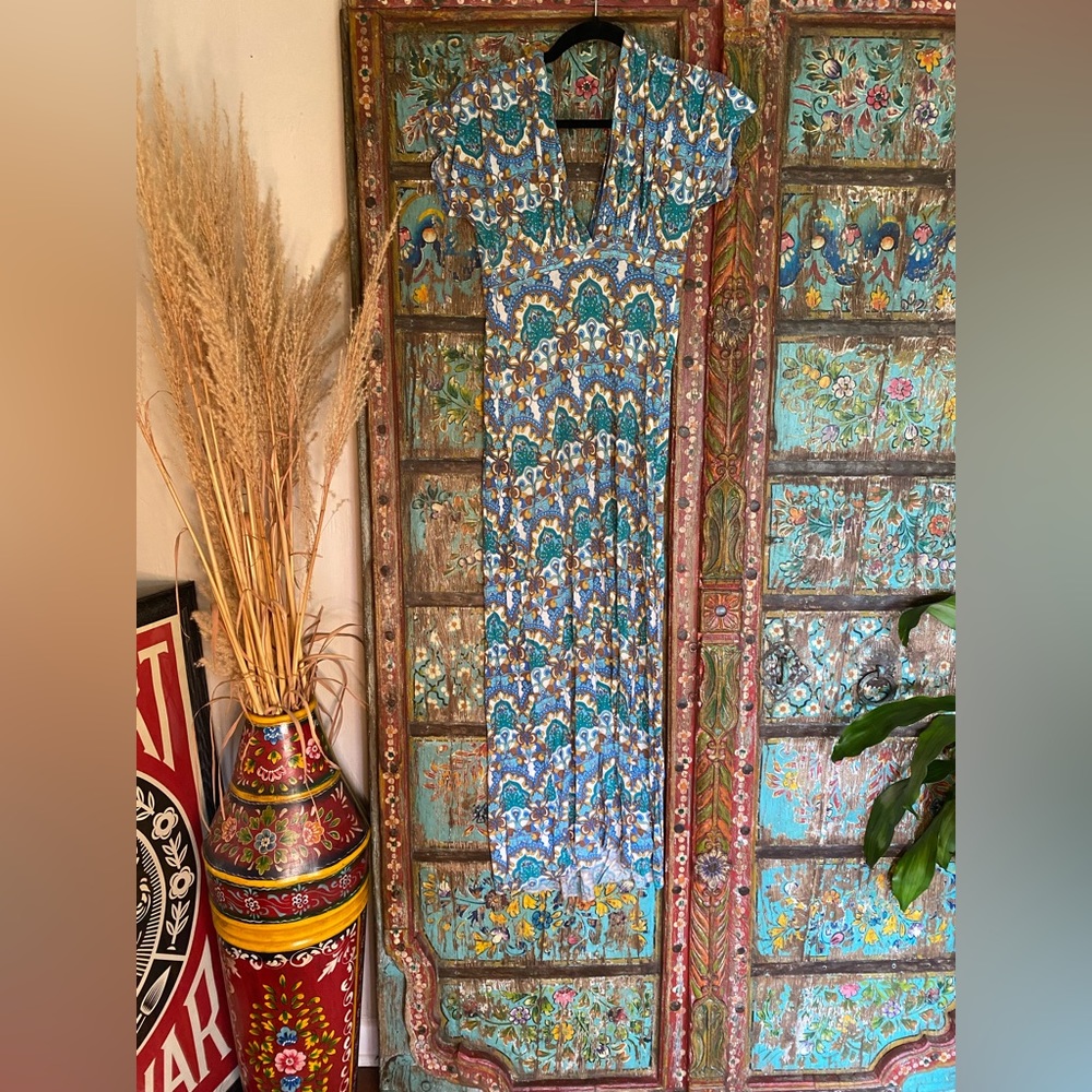 T Bags Los Angeles Double V Paisley Maxi Dress